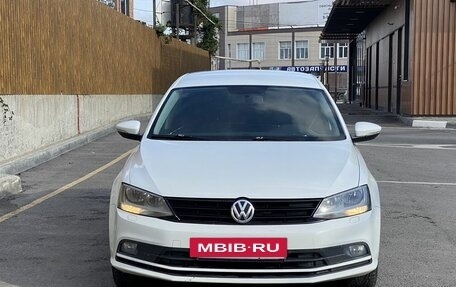 Volkswagen Jetta VI, 2017 год, 1 516 000 рублей, 2 фотография