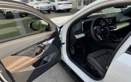 BMW 5 серия, 2025 год, 5 987 000 рублей, 13 фотография