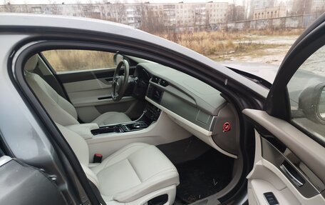 Jaguar XF II, 2017 год, 2 500 000 рублей, 11 фотография