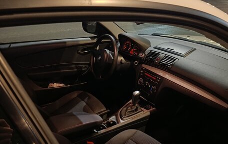 BMW 1 серия, 2011 год, 720 000 рублей, 6 фотография