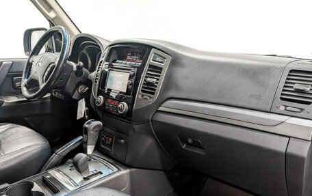 Mitsubishi Pajero IV, 2018 год, 2 990 000 рублей, 11 фотография