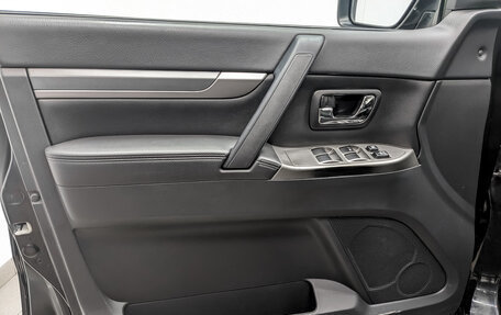 Mitsubishi Pajero IV, 2018 год, 2 990 000 рублей, 30 фотография