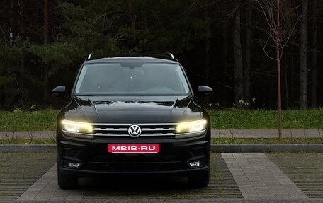 Volkswagen Tiguan II, 2018 год, 2 550 000 рублей, 2 фотография