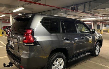 Toyota Land Cruiser Prado 150 рестайлинг 2, 2020 год, 4 900 000 рублей, 6 фотография