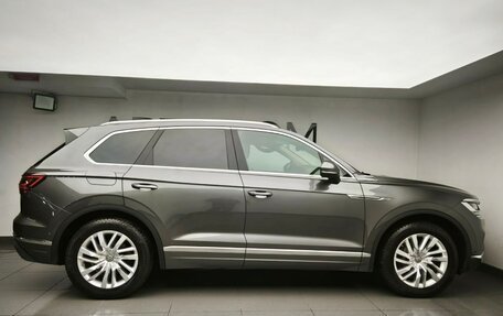 Volkswagen Touareg III, 2020 год, 5 200 000 рублей, 6 фотография