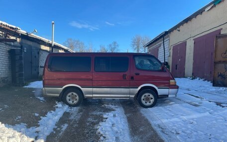 Toyota HiAce H100, 1991 год, 550 000 рублей, 4 фотография