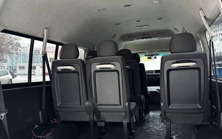 Toyota HiAce H200, 2012 год, 2 100 000 рублей, 11 фотография