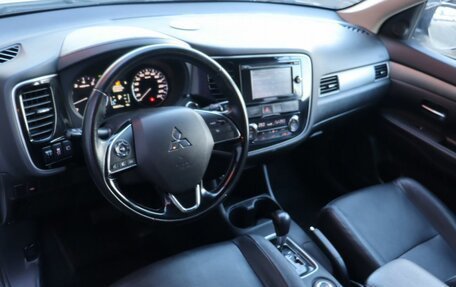 Mitsubishi Outlander III рестайлинг 3, 2015 год, 1 899 000 рублей, 5 фотография