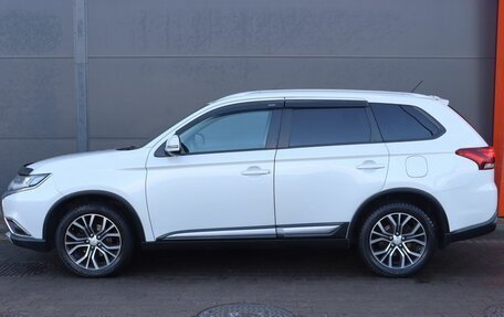 Mitsubishi Outlander III рестайлинг 3, 2015 год, 1 899 000 рублей, 2 фотография