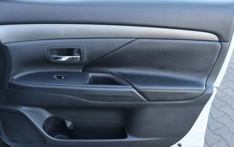 Mitsubishi Outlander III рестайлинг 3, 2015 год, 1 899 000 рублей, 13 фотография