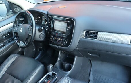 Mitsubishi Outlander III рестайлинг 3, 2015 год, 1 899 000 рублей, 11 фотография