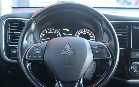 Mitsubishi Outlander III рестайлинг 3, 2015 год, 1 899 000 рублей, 7 фотография