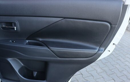 Mitsubishi Outlander III рестайлинг 3, 2015 год, 1 899 000 рублей, 15 фотография