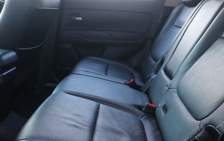 Mitsubishi Outlander III рестайлинг 3, 2015 год, 1 899 000 рублей, 20 фотография