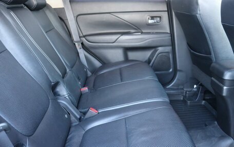 Mitsubishi Outlander III рестайлинг 3, 2015 год, 1 899 000 рублей, 17 фотография