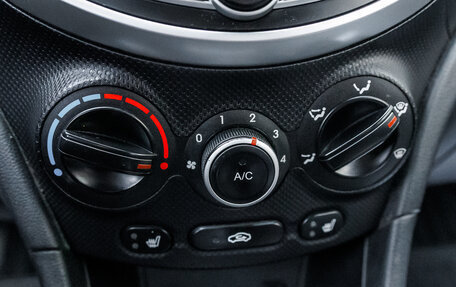 Hyundai Solaris II рестайлинг, 2011 год, 687 000 рублей, 23 фотография