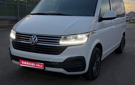 Volkswagen Caravelle T6 рестайлинг, 2021 год, 5 450 000 рублей, 1 фотография