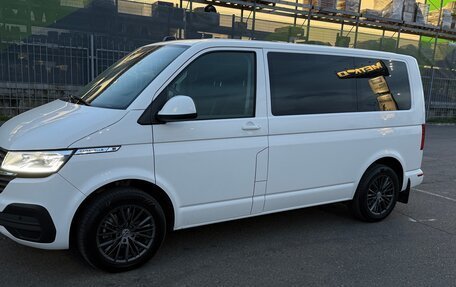 Volkswagen Caravelle T6 рестайлинг, 2021 год, 5 450 000 рублей, 2 фотография