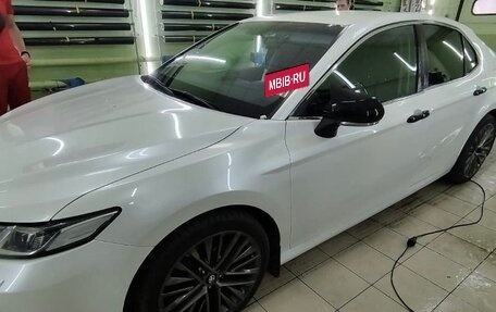 Toyota Camry, 2018 год, 2 750 000 рублей, 2 фотография