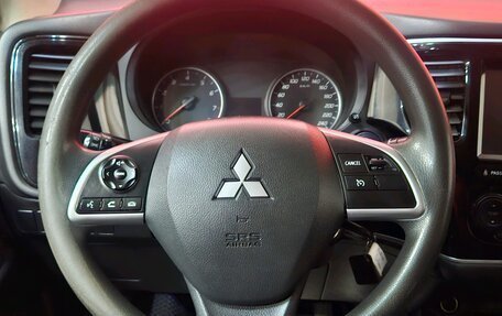 Mitsubishi Outlander III рестайлинг 3, 2013 год, 1 070 000 рублей, 11 фотография