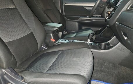 Mitsubishi Outlander III рестайлинг 3, 2013 год, 1 070 000 рублей, 12 фотография