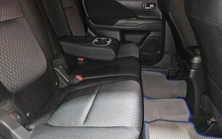 Mitsubishi Outlander III рестайлинг 3, 2013 год, 1 070 000 рублей, 13 фотография