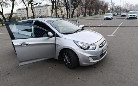 Hyundai Solaris II рестайлинг, 2011 год, 570 000 рублей, 4 фотография