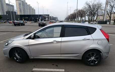 Hyundai Solaris II рестайлинг, 2011 год, 570 000 рублей, 7 фотография