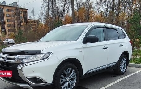 Mitsubishi Outlander III рестайлинг 3, 2018 год, 1 470 000 рублей, 5 фотография