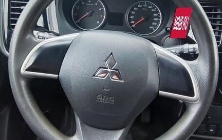 Mitsubishi Outlander III рестайлинг 3, 2018 год, 1 470 000 рублей, 8 фотография