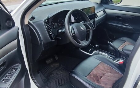 Mitsubishi Outlander III рестайлинг 3, 2018 год, 1 470 000 рублей, 13 фотография