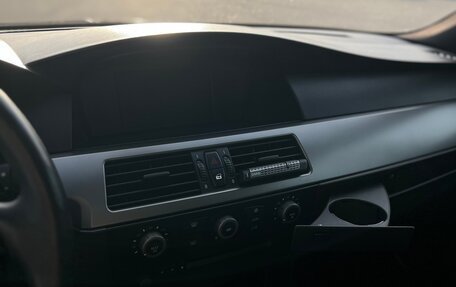 BMW 5 серия, 2004 год, 1 390 000 рублей, 8 фотография