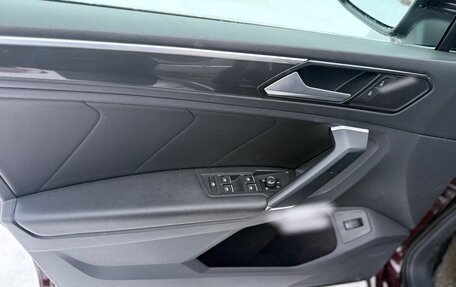 Volkswagen Tiguan II, 2018 год, 2 400 000 рублей, 10 фотография