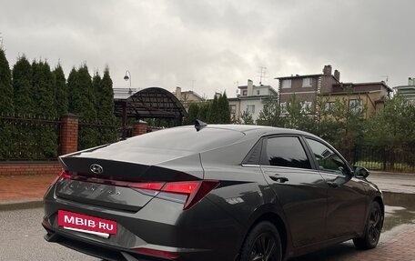 Hyundai Elantra, 2021 год, 2 100 000 рублей, 5 фотография