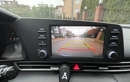 Hyundai Elantra, 2021 год, 2 100 000 рублей, 17 фотография