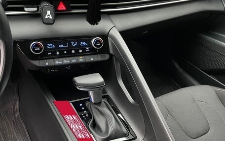 Hyundai Elantra, 2021 год, 2 100 000 рублей, 13 фотография