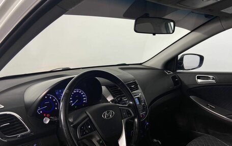 Hyundai Solaris II рестайлинг, 2015 год, 1 050 000 рублей, 23 фотография