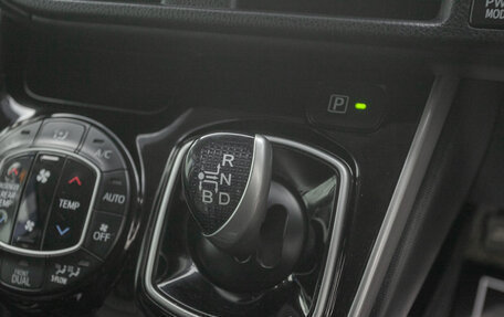 Toyota Esquire I, 2015 год, 1 868 000 рублей, 12 фотография