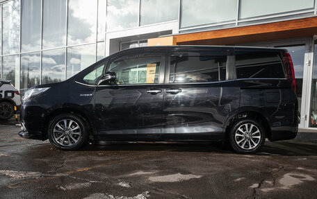 Toyota Esquire I, 2015 год, 1 868 000 рублей, 4 фотография