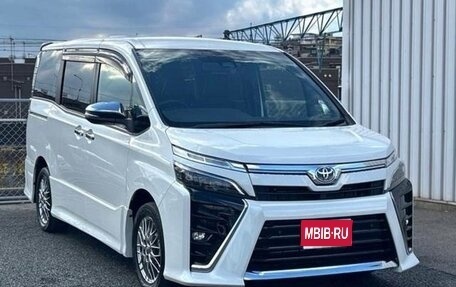 Toyota Voxy III, 2021 год, 1 637 000 рублей, 1 фотография