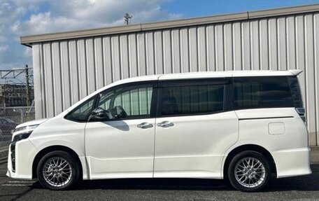 Toyota Voxy III, 2021 год, 1 637 000 рублей, 6 фотография