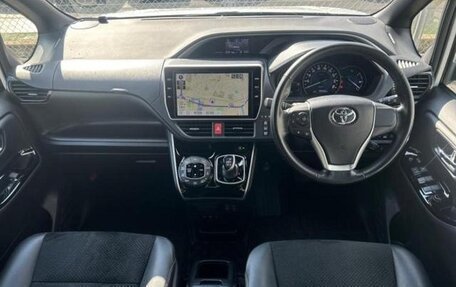 Toyota Voxy III, 2021 год, 1 637 000 рублей, 8 фотография