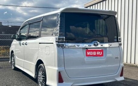 Toyota Voxy III, 2021 год, 1 637 000 рублей, 5 фотография