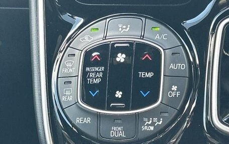 Toyota Voxy III, 2021 год, 1 637 000 рублей, 19 фотография