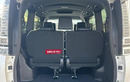 Toyota Voxy III, 2021 год, 1 637 000 рублей, 32 фотография