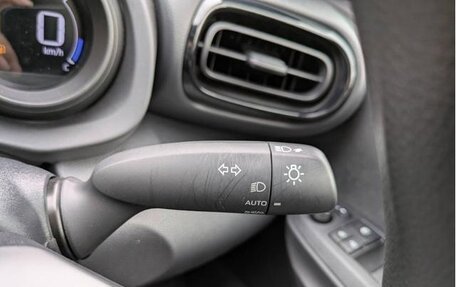 Toyota Yaris, 2023 год, 1 450 143 рублей, 15 фотография