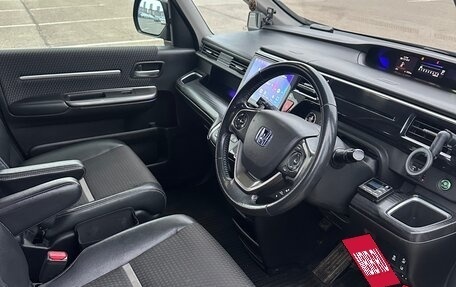 Honda Stepwgn IV, 2016 год, 1 720 000 рублей, 14 фотография