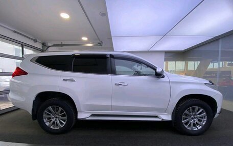 Mitsubishi Pajero Sport III рестайлинг, 2018 год, 2 579 000 рублей, 4 фотография