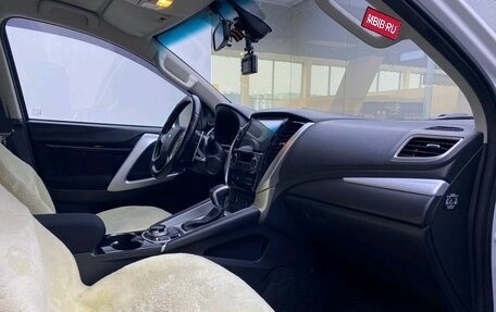 Mitsubishi Pajero Sport III рестайлинг, 2018 год, 2 579 000 рублей, 11 фотография