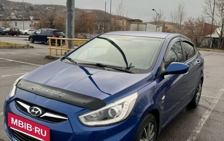 Hyundai Solaris II рестайлинг, 2013 год, 870 000 рублей, 2 фотография